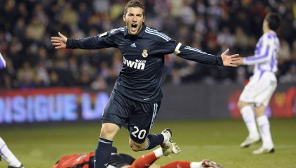 JIU YOU GAME-_线下线上合作：互联网+网球新模式_，互联网线上和线下的区别