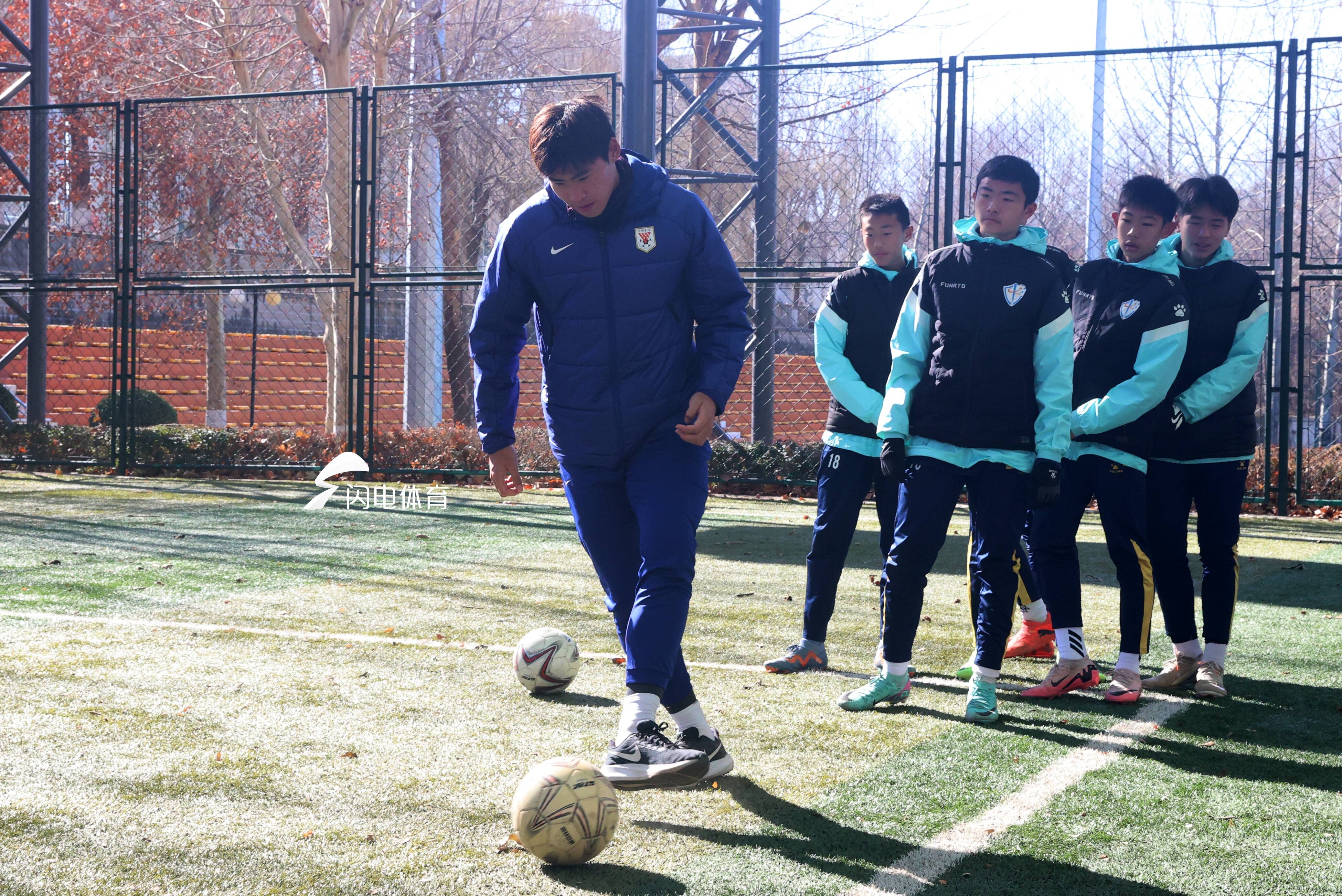 九游下载官网-足球+VR虚拟训练在青训中的创新应用,助力青少年成长