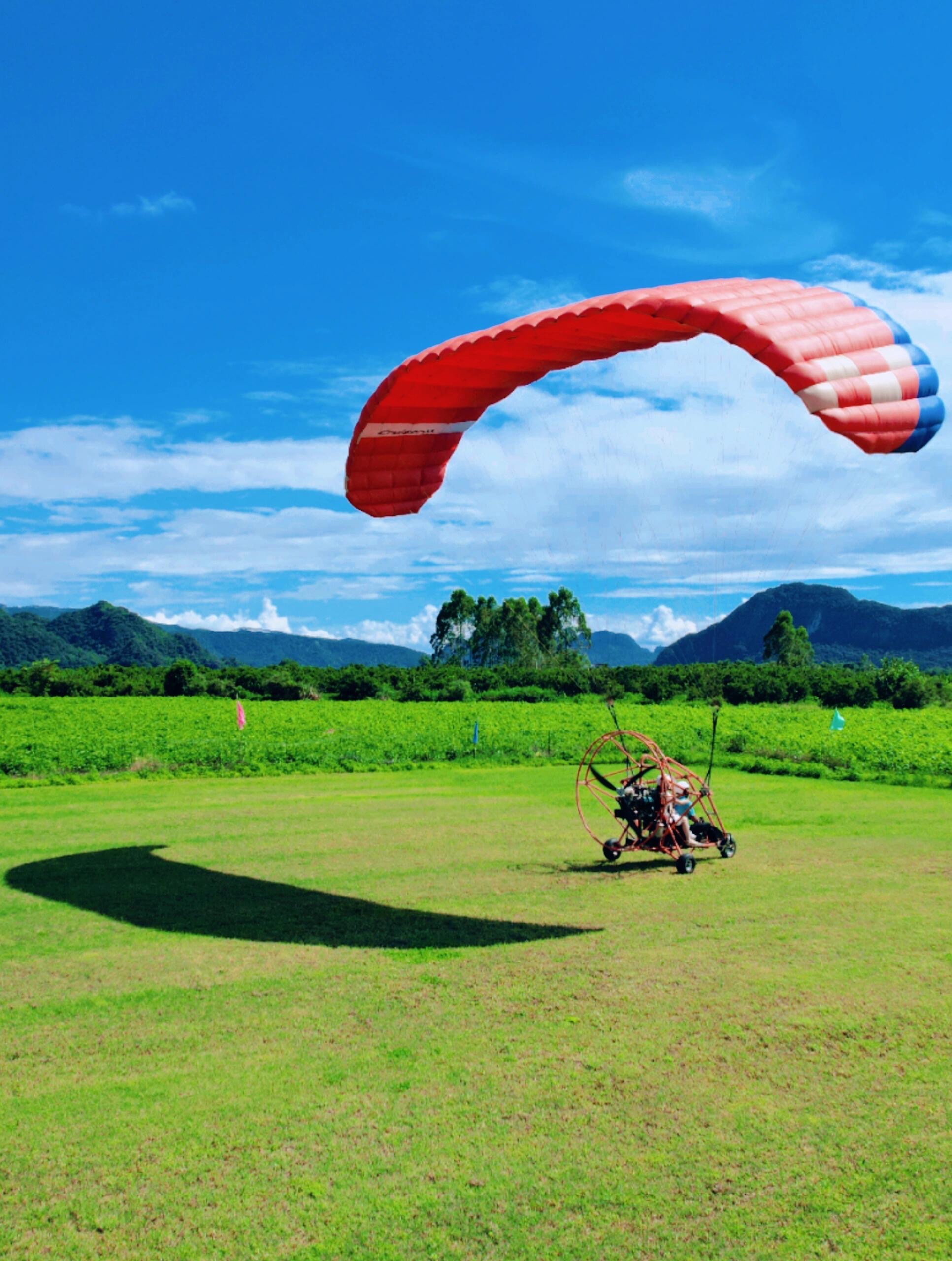 九游娱乐APP-青少年跳伞体验营，勇敢跃入天空的勇气之旅