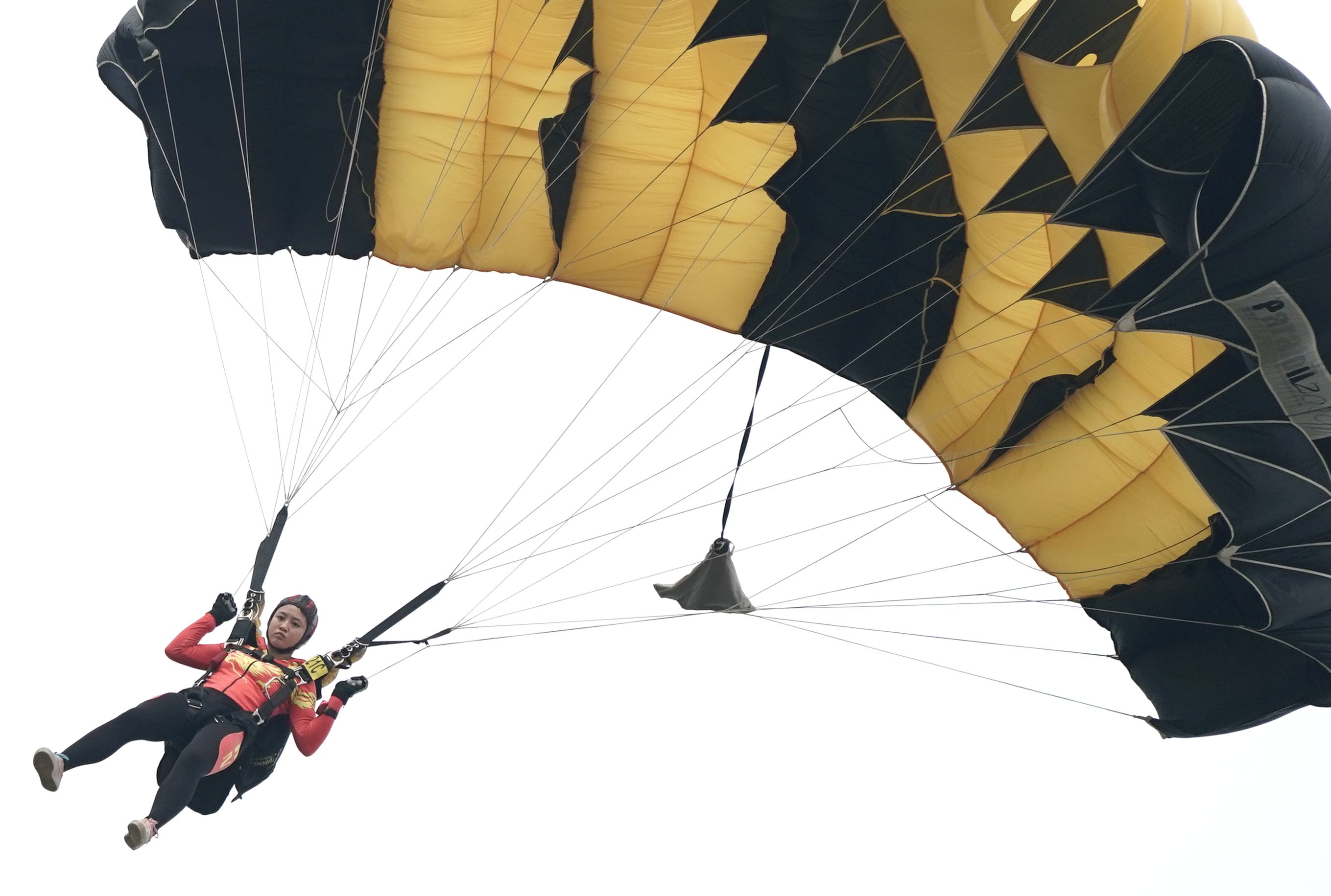 九游娱乐APP-青少年跳伞体验营,勇敢跃入天空的勇气之旅