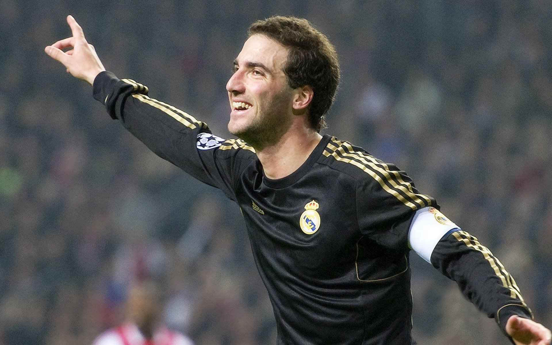 九游娱乐官网 (jiuyou)-“德甲争冠大战打响，最后的关键战役即将到来”，德甲榜首大战